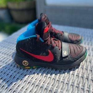 Nike KD Trey 5 Size 5Y